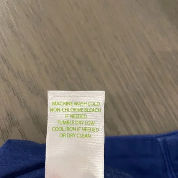 Lilly Pulitzer Women's Shorts - Picture 7 of 7